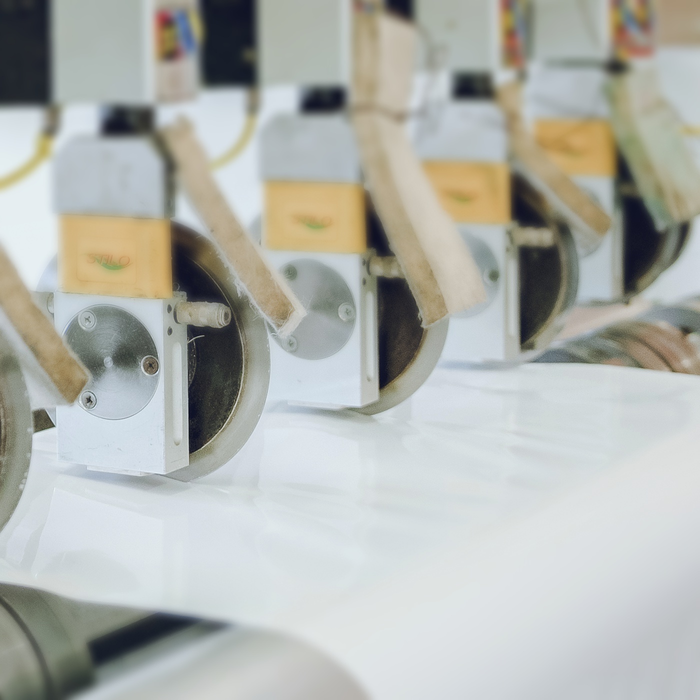 Techniczne cięcie folii i papierów – szerokość 330–1500 mm – Polcoat